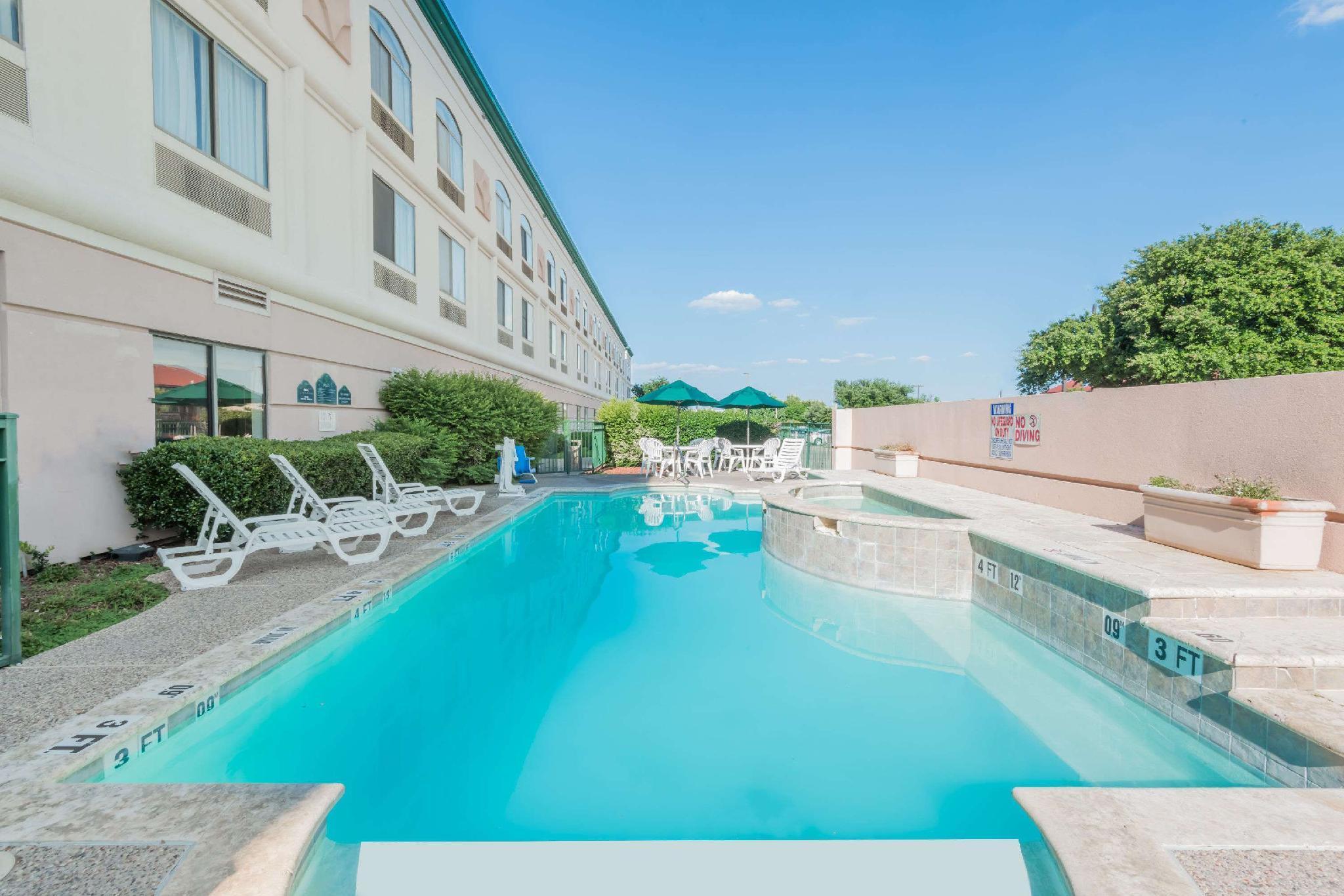 Wingate By Wyndham - Dfw North Hotel Irving Exterior photo