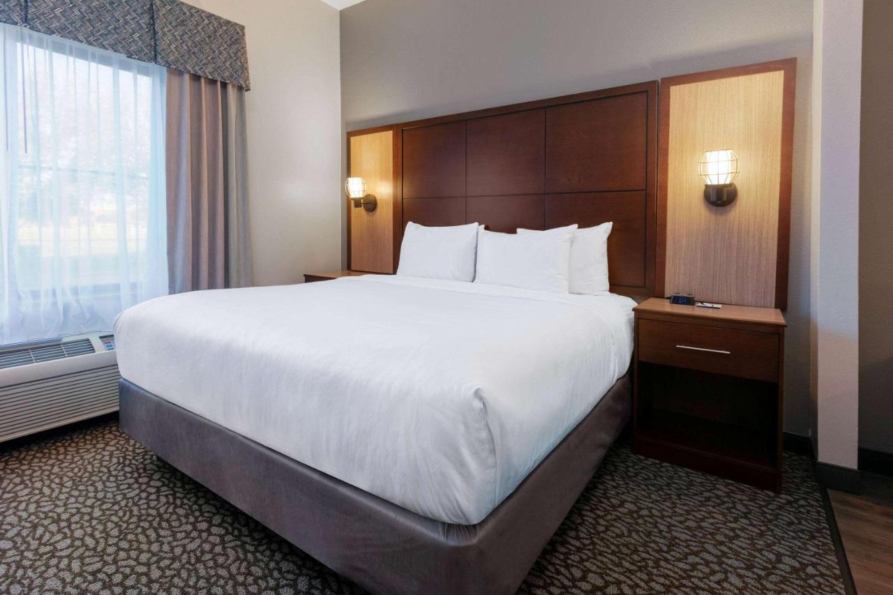 Wingate By Wyndham - Dfw North Hotel Irving Exterior photo